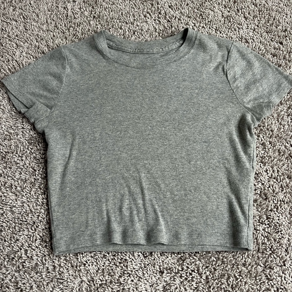 grey holister baby tee
